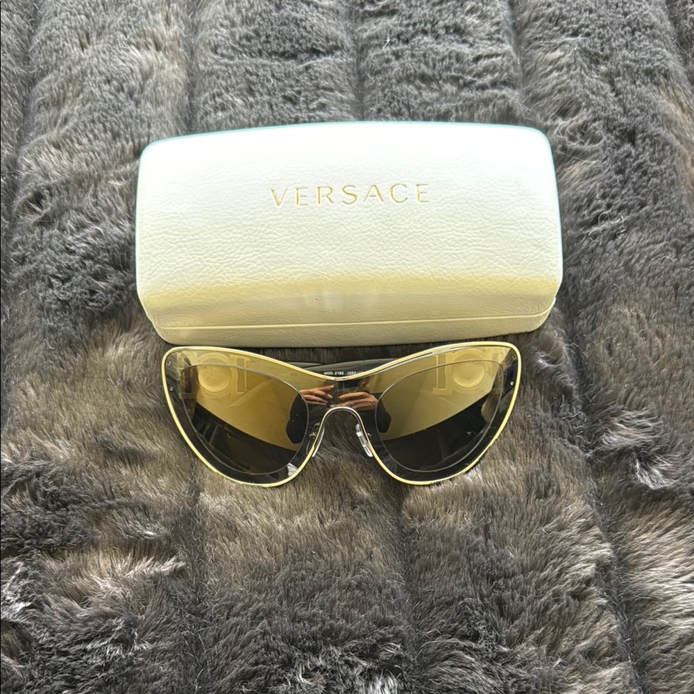 Versace Gold Wraparound Sunglasses with Sleek Design